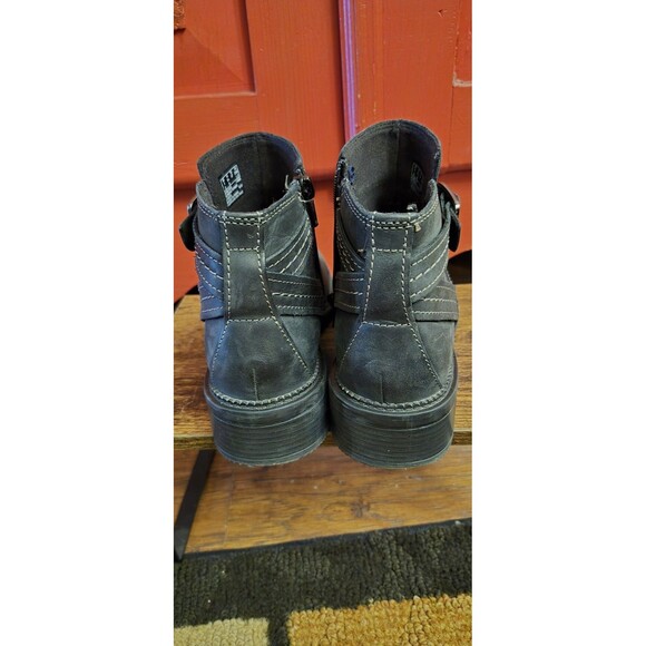 Clarks Women's Maye Strap Boot Size 6.5 Black Leather Block Heel Comfy Ankle EUC - Picture 5 of 6